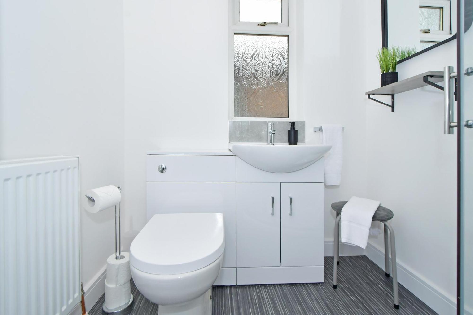 Sapphire Apartments By Yourstays - Luxury 2 Bedroom Apartments In Crewe Esterno foto
