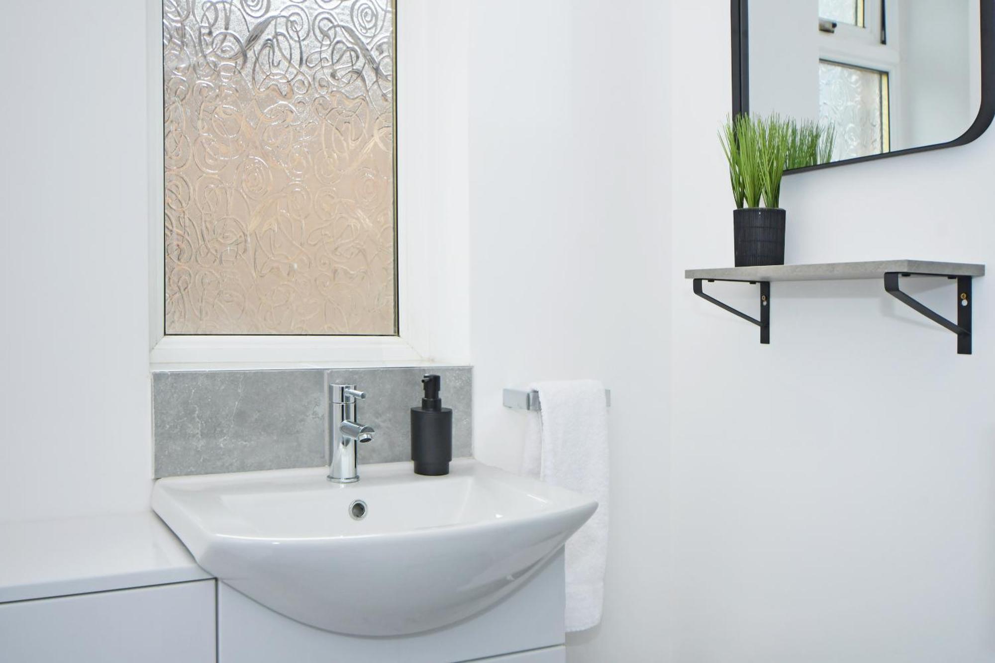 Sapphire Apartments By Yourstays - Luxury 2 Bedroom Apartments In Crewe Esterno foto