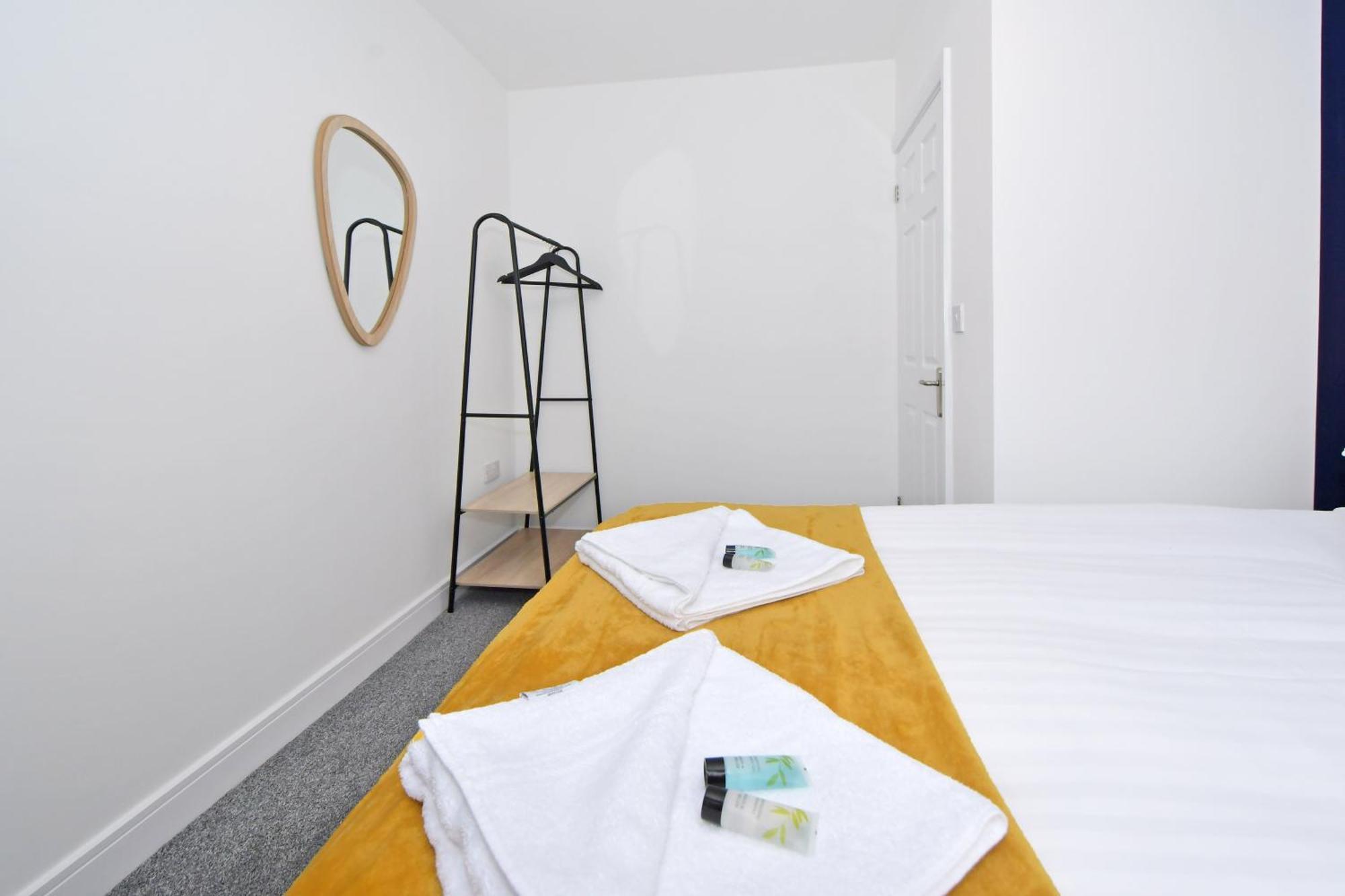 Sapphire Apartments By Yourstays - Luxury 2 Bedroom Apartments In Crewe Esterno foto